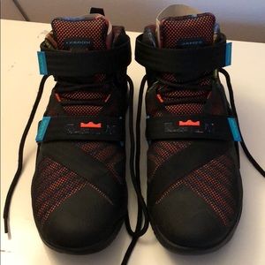 Nike Lebron Soldier IX